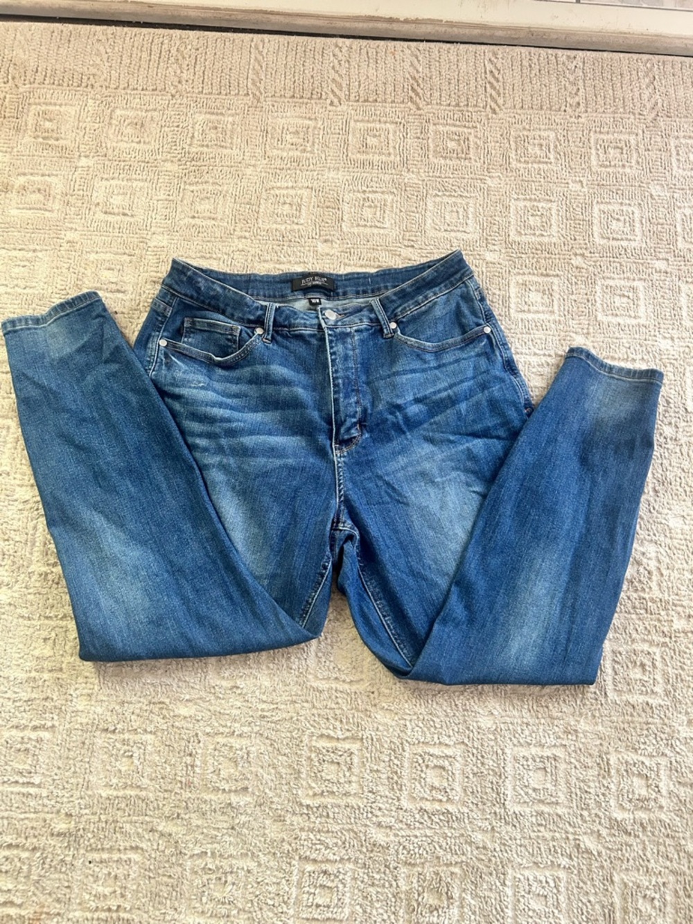 Judy Blue
Classic Blue Women’s Jeans -